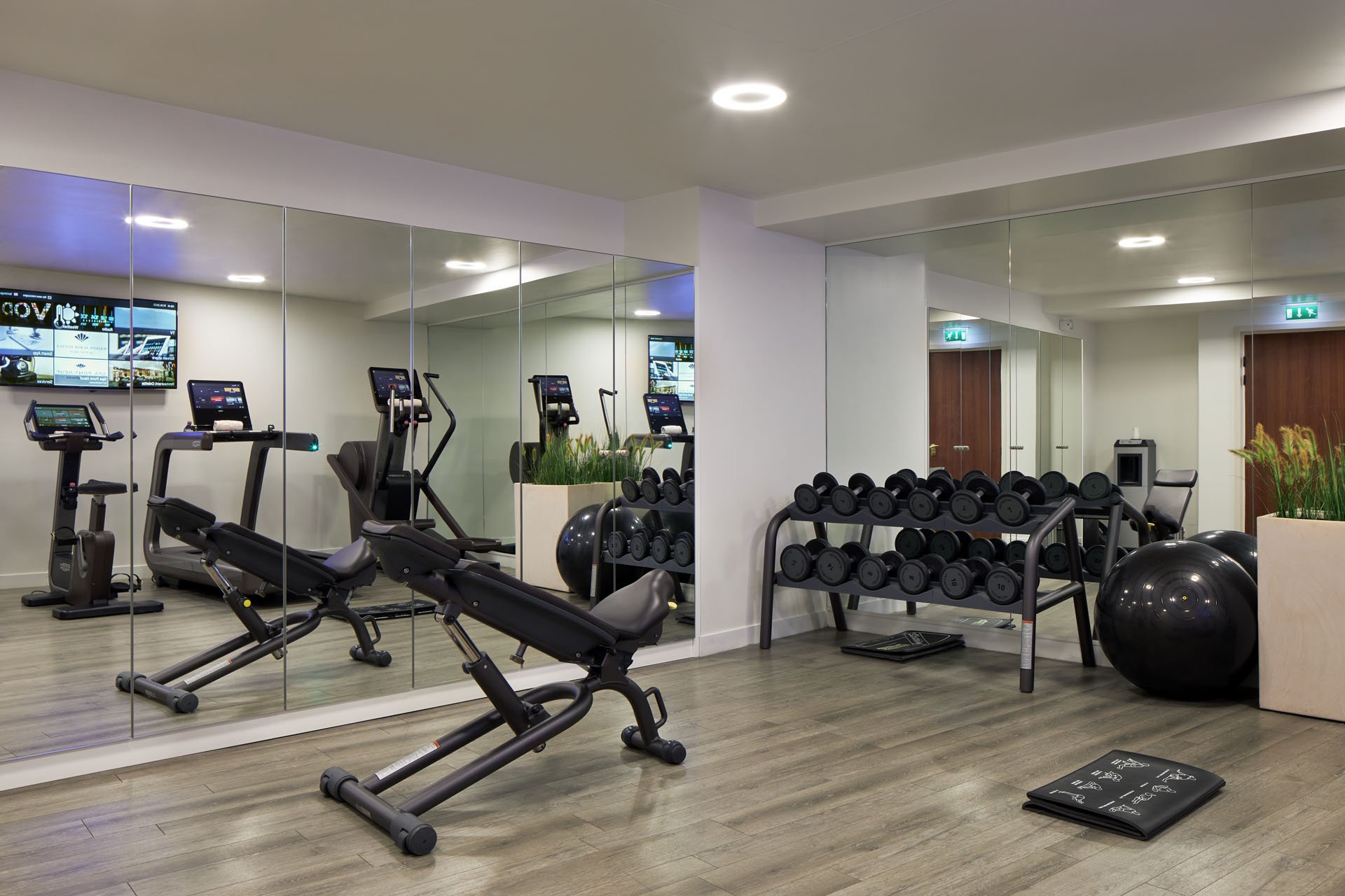 Maison Albar Hotels Le Pont-Neuf fitness room